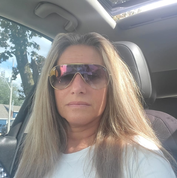 Meet your Posher, Cheryl - Picture 1 of 1